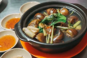 Cá kho tộ trong nồi đất