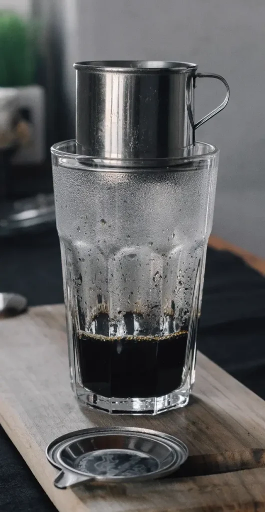 Phin inox nhỏ giọt trên ly thuỷ tinh