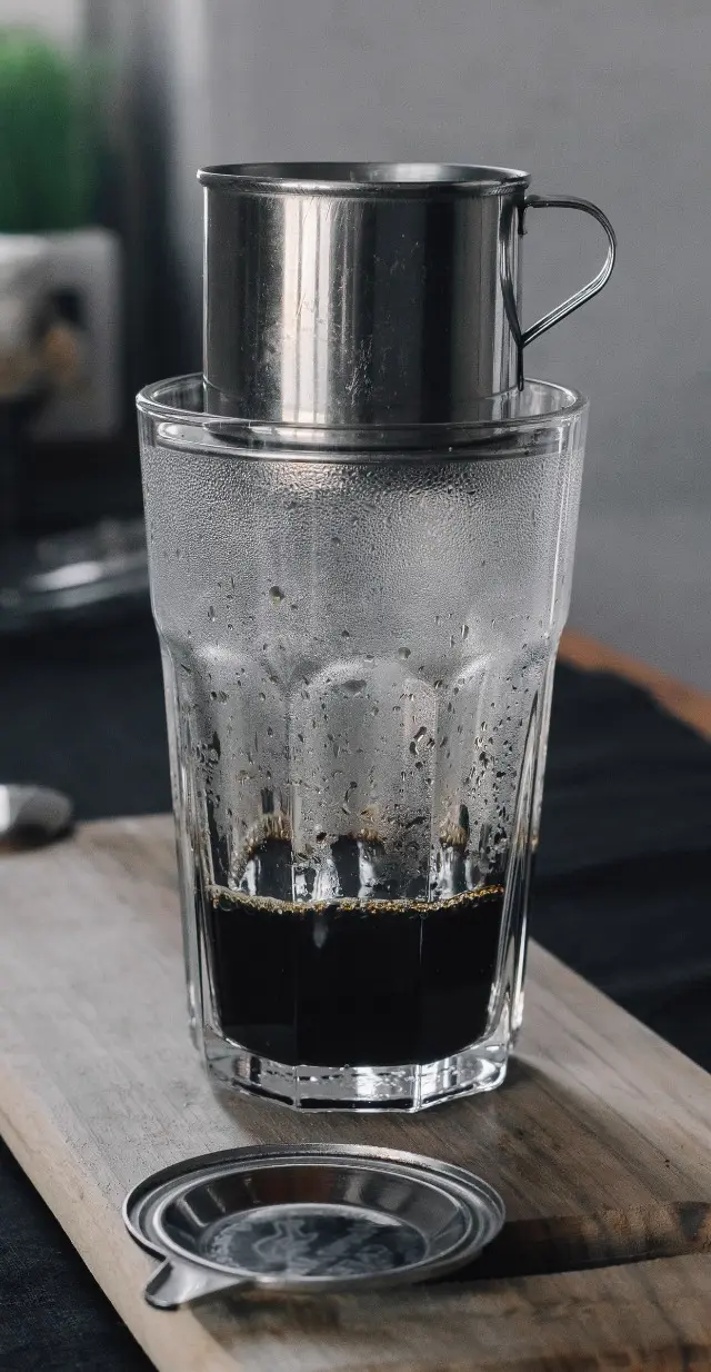 Phin inox nhỏ giọt trên ly thuỷ tinh
