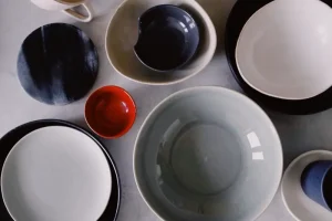 Bát nhiều màu men sau sáu tháng rửa máy
