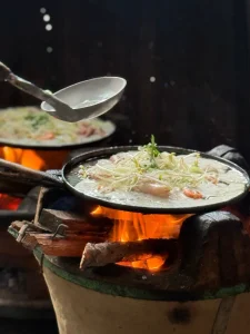 Bánh xèo đổ trên những lò đất nung
